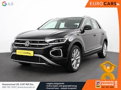 Volkswagen T-Roc - 1.5 TSI 150pk Automaat Style Navigatie Apple Carplay/Android Auto Parkeersensoren Camera A
