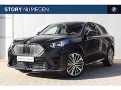 BMW iX2 - xDrive30 M Sport / Panoramadak / Sportstoelen / Comfort Access / Adaptieve LED / Head-Up /