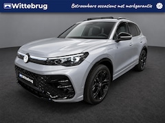 Volkswagen Tiguan - 1.5 eHybrid 272pk R-Line Edition DSG Automaat / Trekhaak / Panoramadak / LM velgen type Yo