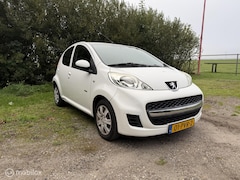 Peugeot 107 - 1.0-12V Millesim 200