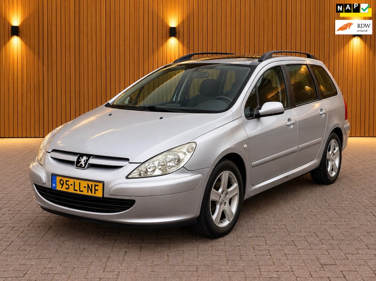 Peugeot 307 SW - 2.0 16V/Pano/Automaat/Netjes/Apk - AutoWereld.nl