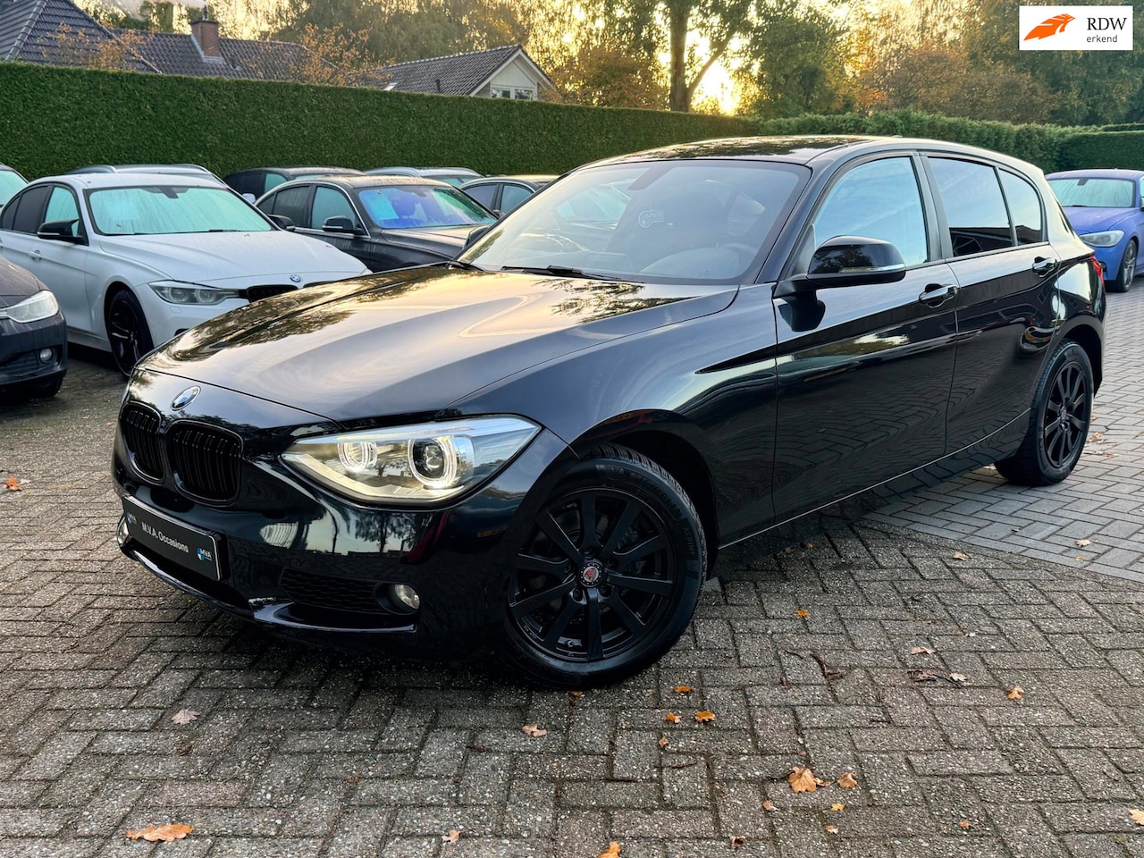 BMW 1-serie - 116i Black On Black|Nieuwe Ketting + Klepseals|Cruise control|Climate control|Xenon|Nette - AutoWereld.nl