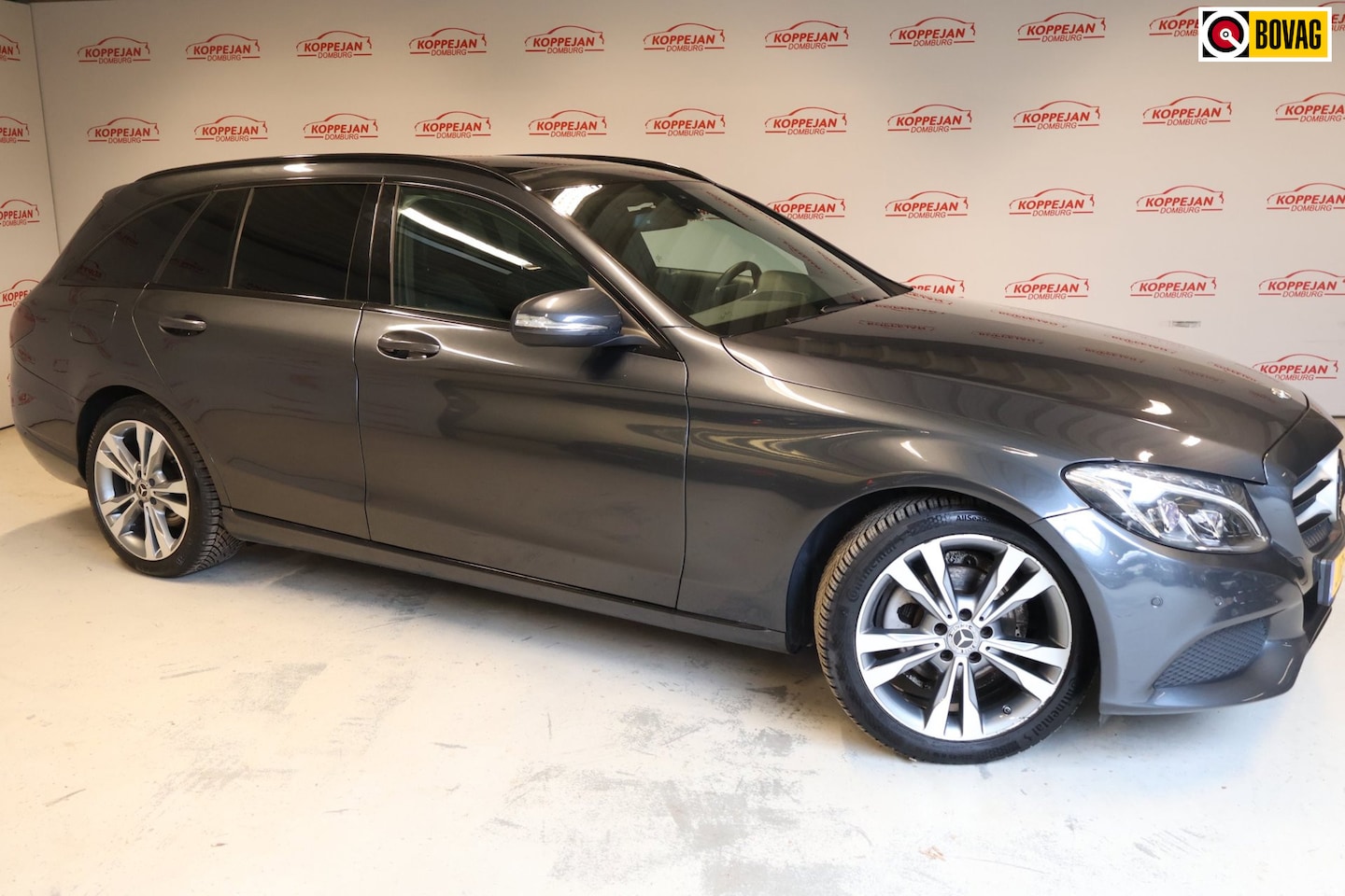 Mercedes-Benz C-klasse Estate - 180 Ambition NL Auto|Trekhaak|Panoramadak|Stoelverwarming|All Season Banden|Bluetooth Stre - AutoWereld.nl