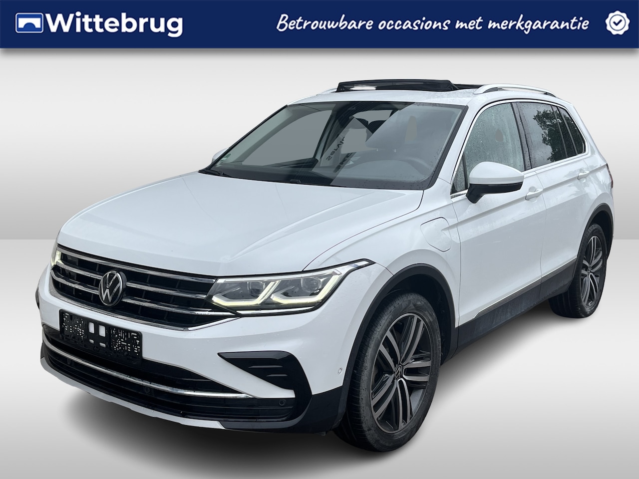 Volkswagen Tiguan - 1.4 TSI eHybrid Elegance / AUTOMAAT/ 245 PK/ PANO/ TREKHAAK/ PARK.SENSOR.V+A/ CAMERA/ ACC/ - AutoWereld.nl