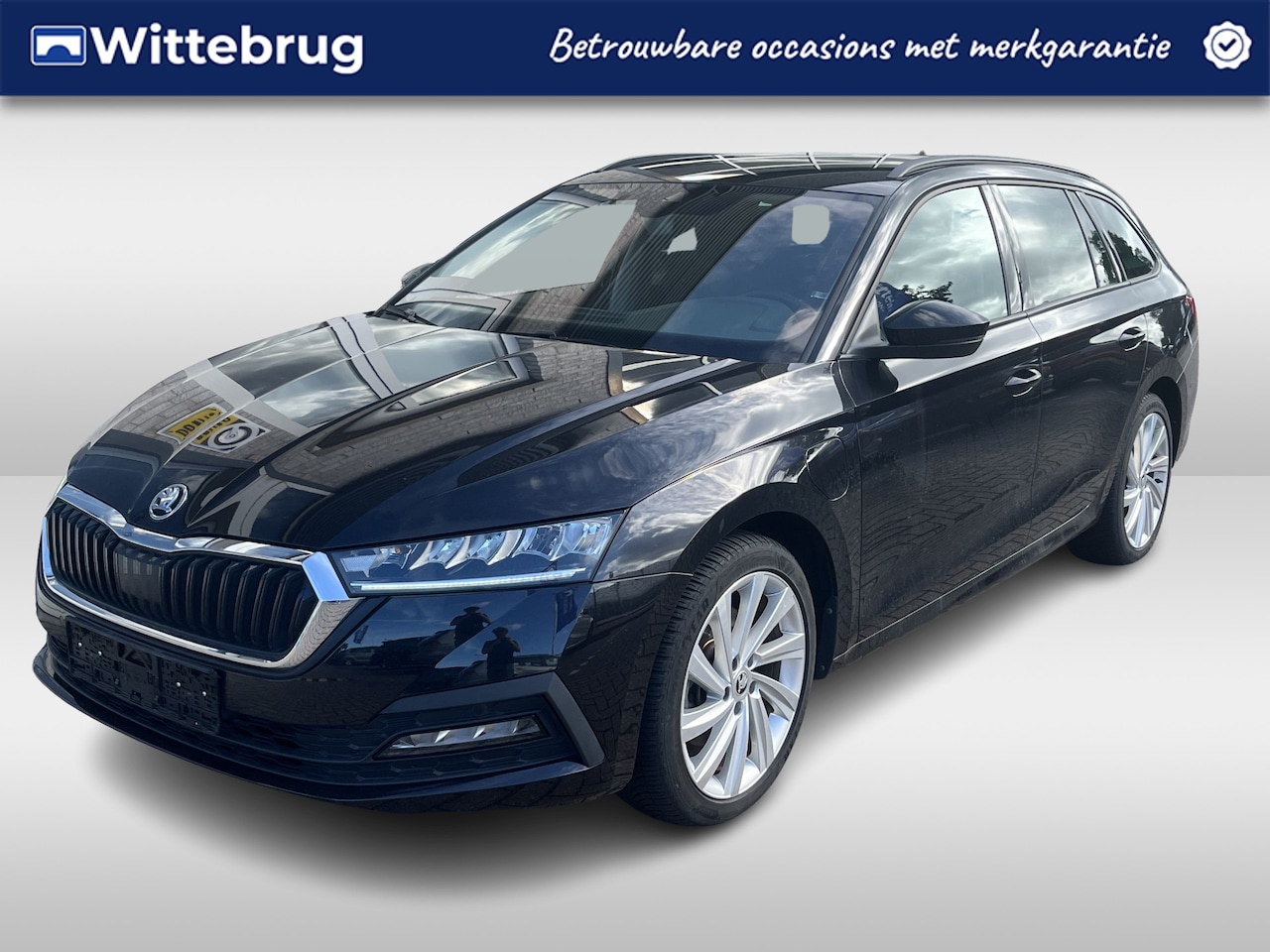 Skoda Octavia Combi - 1.4 TSI iV PHEV Ambition / AUTOMAAT/ SMARTLINK/ PARK.SENSOREN V+A/ STUUR+STOELVERWARM./ CR - AutoWereld.nl