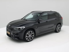 BMW X1 - sDrive20i Business Edition Aut. Sport / Trekhaak / Leder / LED / 178pk / Origineel NL