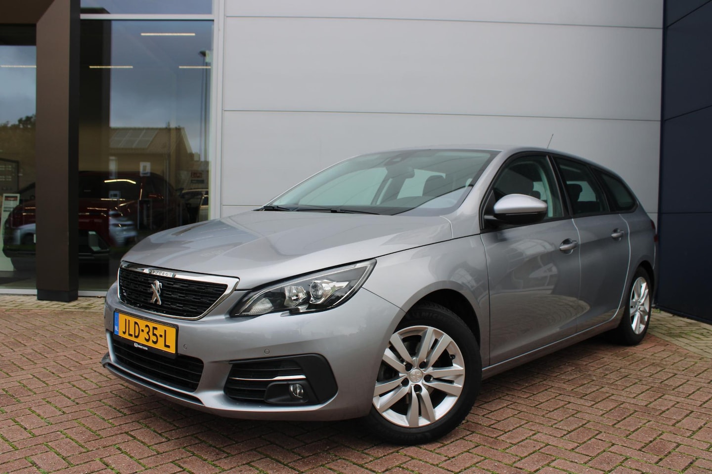 Peugeot 308 SW - 1.2 PureTech 110pk Active Airco Navi Carplay Rondom sensoren Super mooi - AutoWereld.nl
