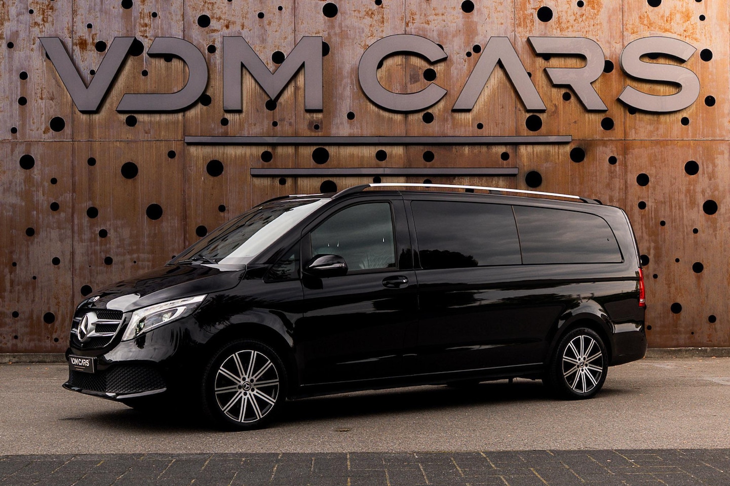 Mercedes-Benz V-klasse - 300d 4-MATIC Extra Lang | VIP | Koelbox | TV | Sterrenhemel | Massage | - AutoWereld.nl