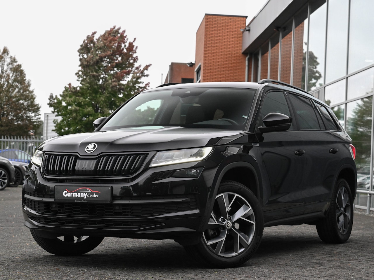 Skoda Kodiaq - 1.5 TSI Sportline Business Pano Navi Camera Schaalst. Canton Keyless Tr.Haak VOL! - AutoWereld.nl