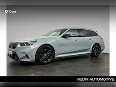 BMW 5-serie Touring - M5 | Trekhaak met elektrisch wegklapbare kogel | Iconic Glow exterieurpakket | Glazen pano