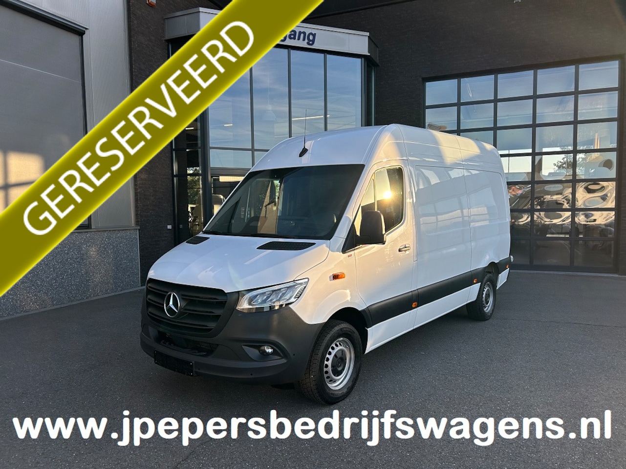Mercedes-Benz Sprinter - 317 CDI L2 H2 Pro LED / MBUX / Navigatie / Camera / Parkeersensoren / Cruise control / Air - AutoWereld.nl