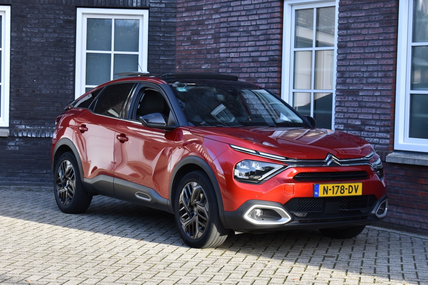 Citroën C4 - Pano - trekhaak Wij zijn op afspraak geopend! Graag bellen voor uw komst. - AutoWereld.nl