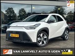 Toyota Aygo X - Hybrid 115 Apple Carplay-Winterpakket-Camera-Clima-Led Nieuw Voertuig