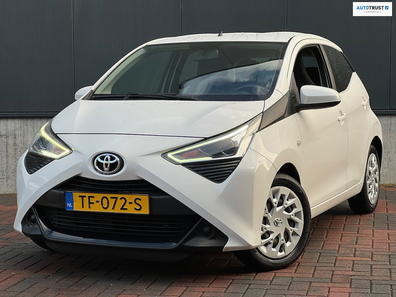 Toyota Aygo - 1.0 VVT-i x-play * Cruise * Led * Cam * Airco * Goed Onderhouden * - AutoWereld.nl