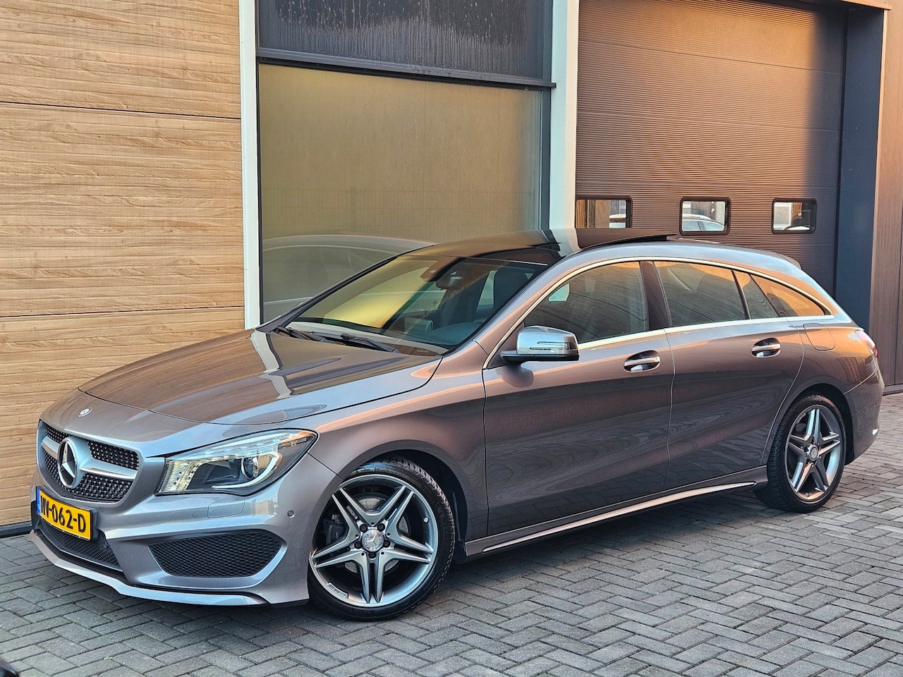Mercedes-Benz CLA-klasse Shooting Brake - 180 Ambition AMG Pano Trekhaak - AutoWereld.nl