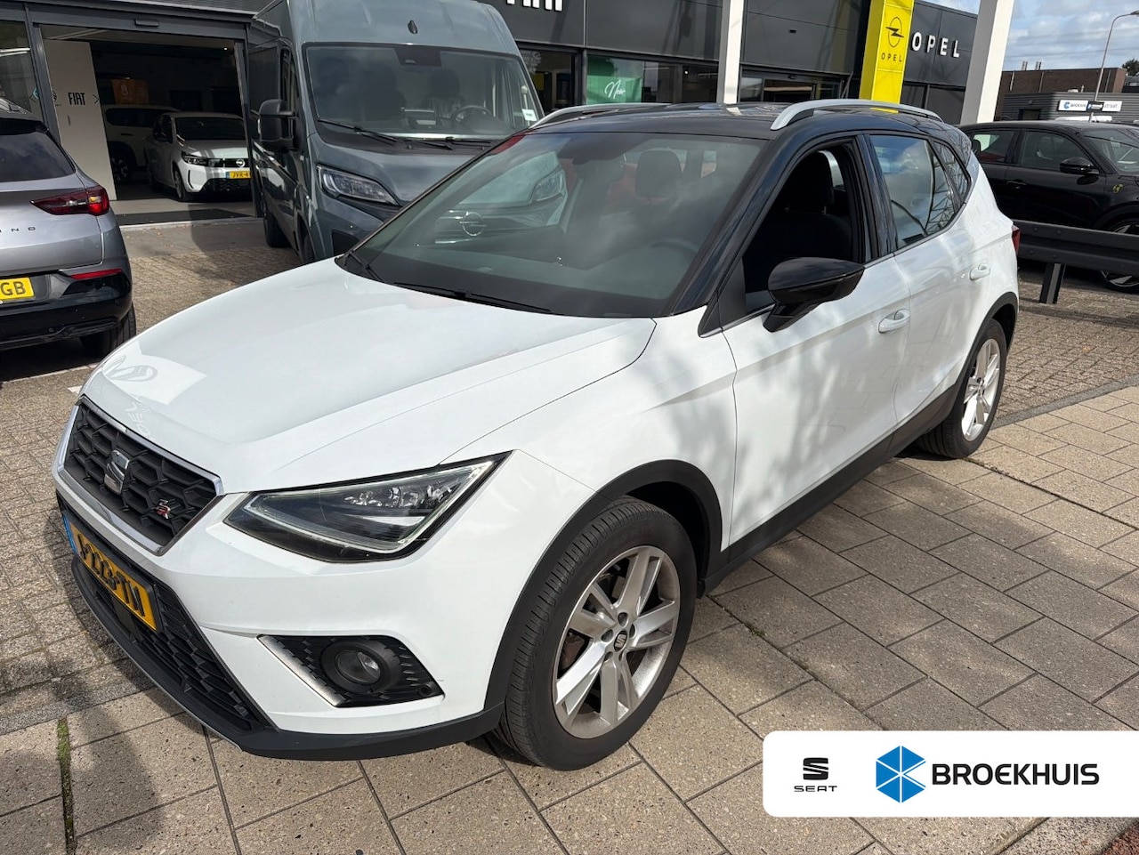 SEAT Arona - 1.0 TSI 7-DSG Autom. Xcellence Business Intense l Full LED l Trekhaak l Stoelverwarming l - AutoWereld.nl