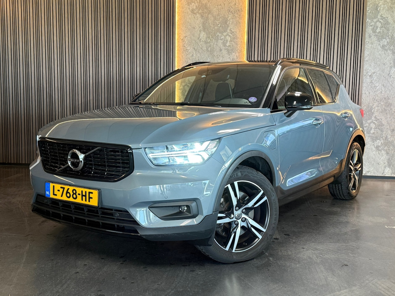 Volvo XC40 - T5 Recharge R-Design Automaat SOH 89% | Luxe uitvoering - AutoWereld.nl