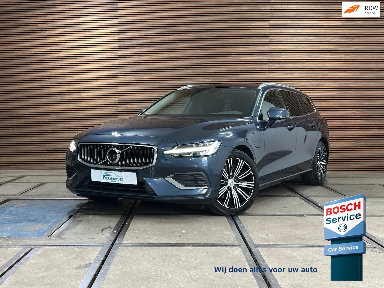 Volvo V60 - 2.0 T6 Recharge AWD R-Design | Elektr. trekhaak | Pano | 360° Camera |Massage | Stoelventi - AutoWereld.nl