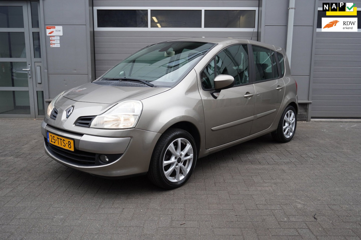 Renault Grand Modus - 1.6-16V Night & Day - AutoWereld.nl