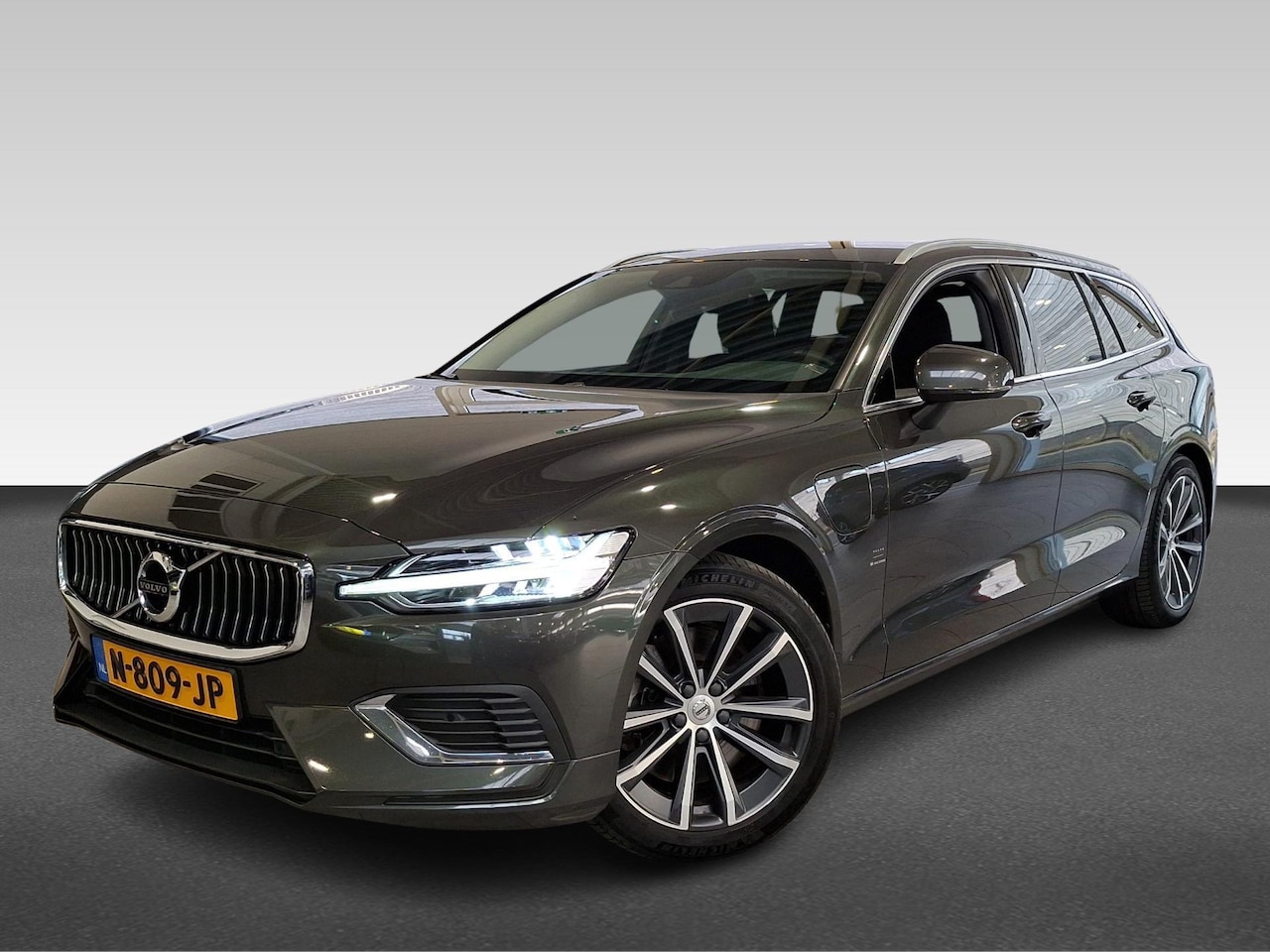 Volvo V60 - 2.0 T6 Recharge AWD Inscription Expression | Apple Carplay/Android Auto|telefoonintegratie - AutoWereld.nl