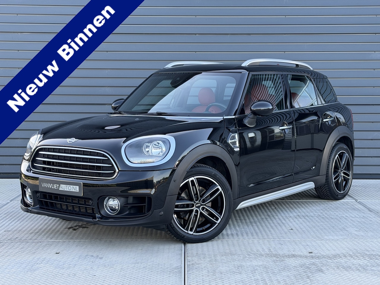 MINI Countryman - 1.5 Cooper Business Edition 136 PK | Automaat | Leder | Voorruit verwarming | Unieke KM! - AutoWereld.nl