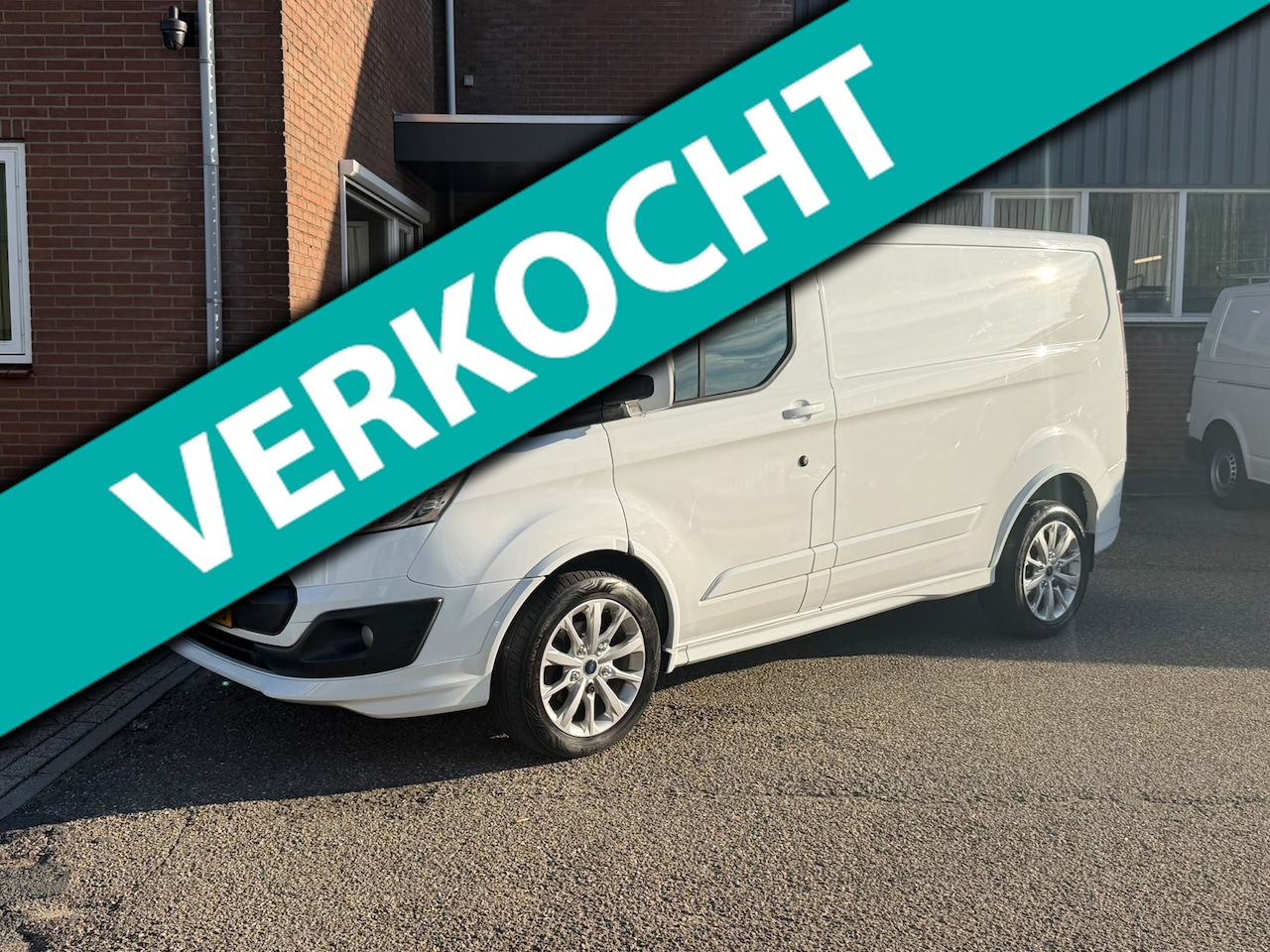 Ford Transit Custom - 290 2.2 TDCI L1H1 155PK Sport / Camera / Trekhaak / Stoel verwarming - AutoWereld.nl