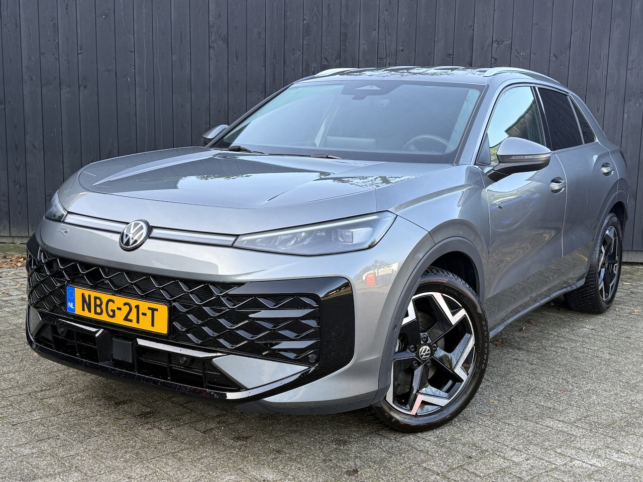 Volkswagen T-Roc - 1.5 eTsi R-Line First Edition 1.5 eTsi R-Line First Edition - AutoWereld.nl