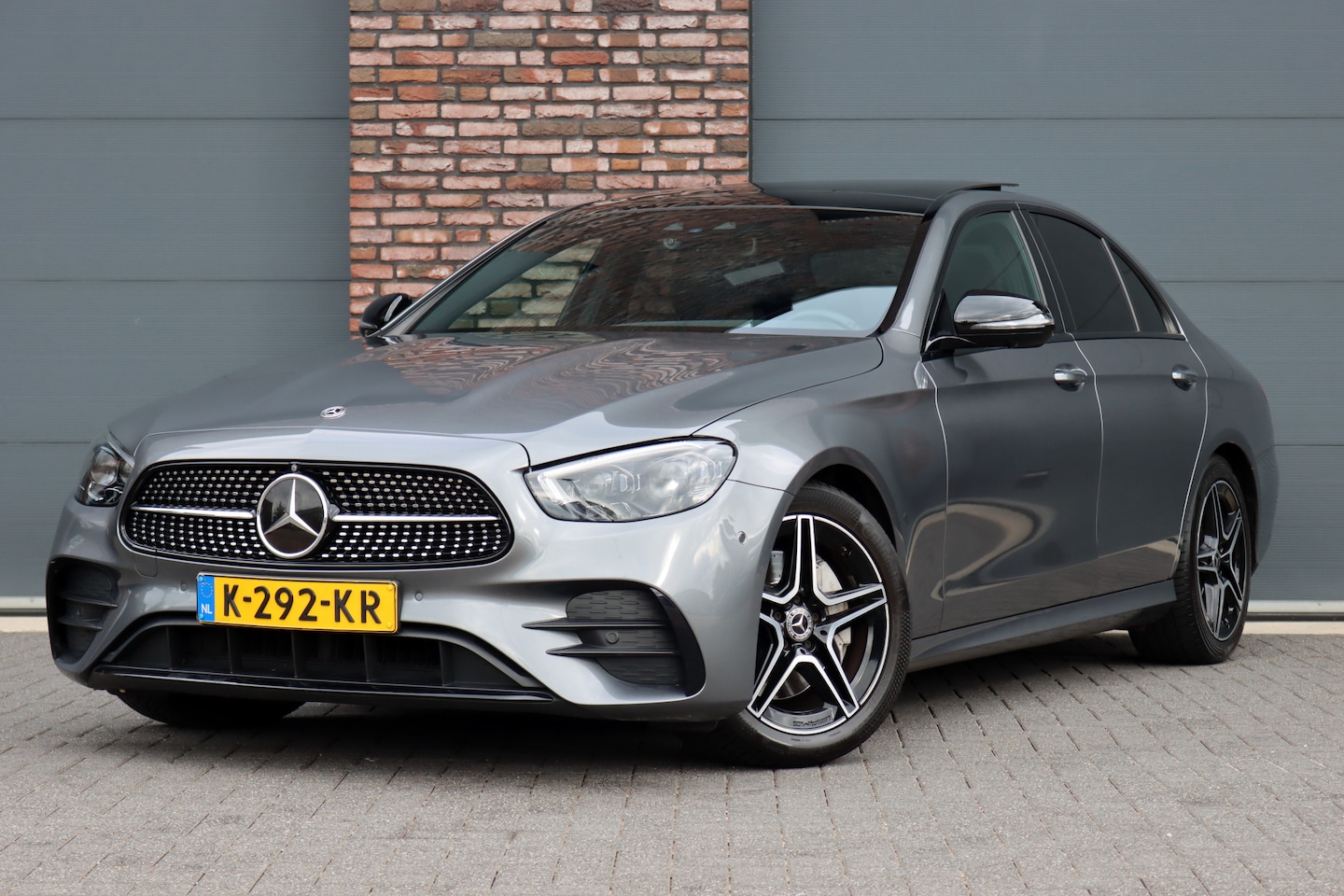 Mercedes-Benz E-klasse - 200 AMG Line | Panoramadak | Distronic+ | Burmester | Parfumering | Memory | Sfeerverlicht - AutoWereld.nl