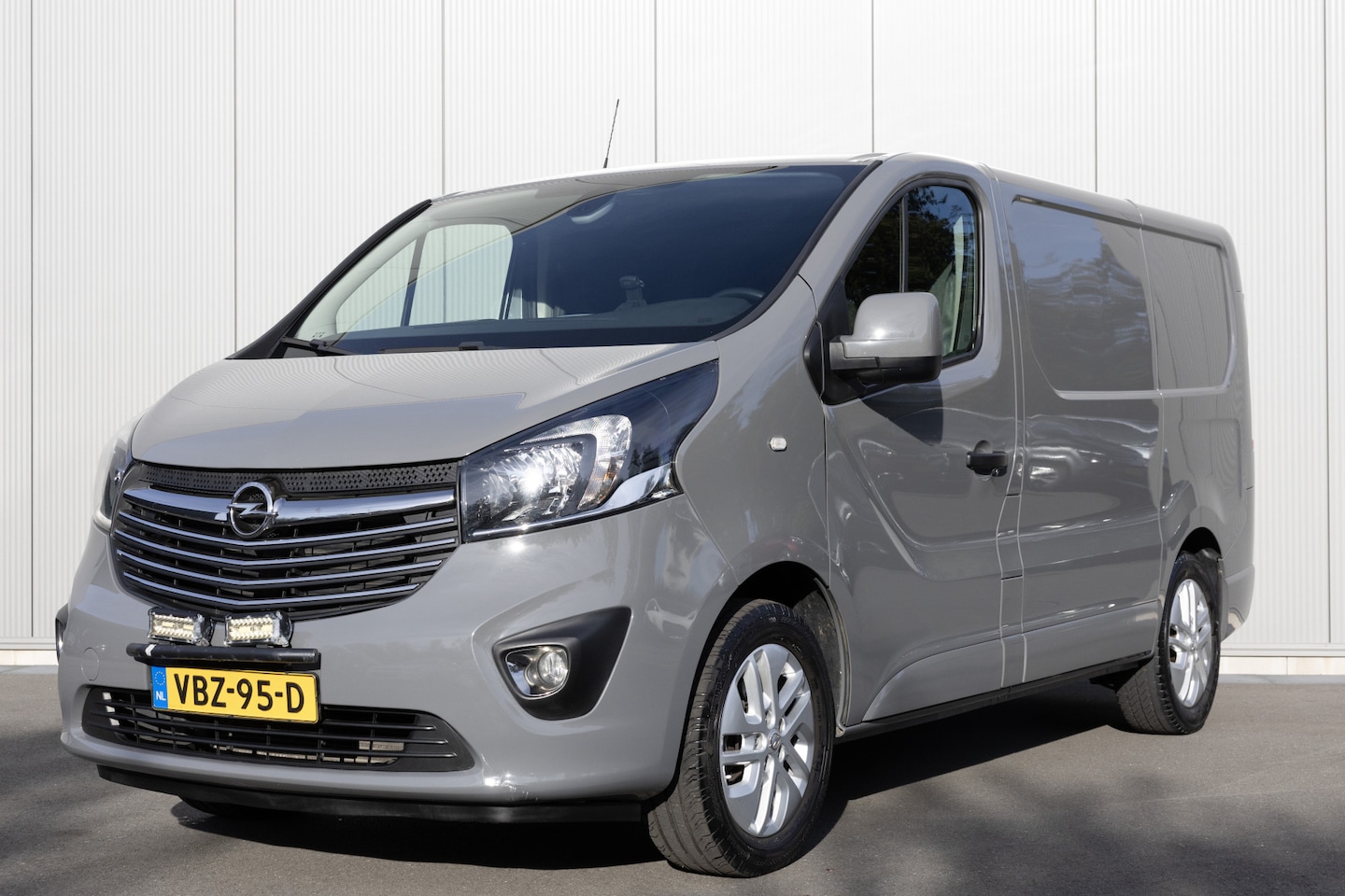 Opel Vivaro - 1.6 CDTI | NAVI | CAMERA | TREKHAAK - AutoWereld.nl