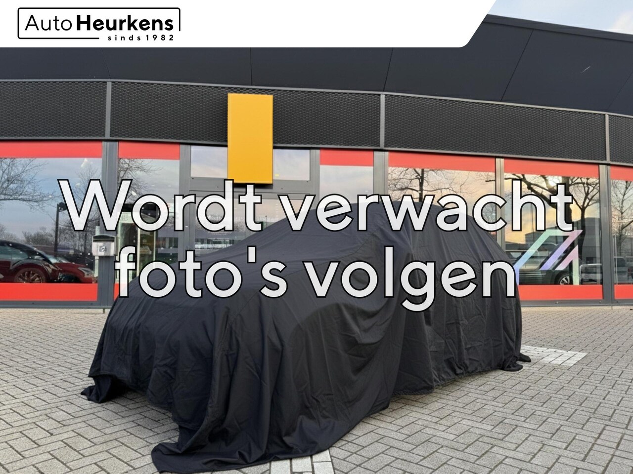 Renault Captur - 1.6 E-Tech Plug-in Hybrid 160 Initiale Paris | Glazen schuif / kanteldak | Verwarmbare voo - AutoWereld.nl
