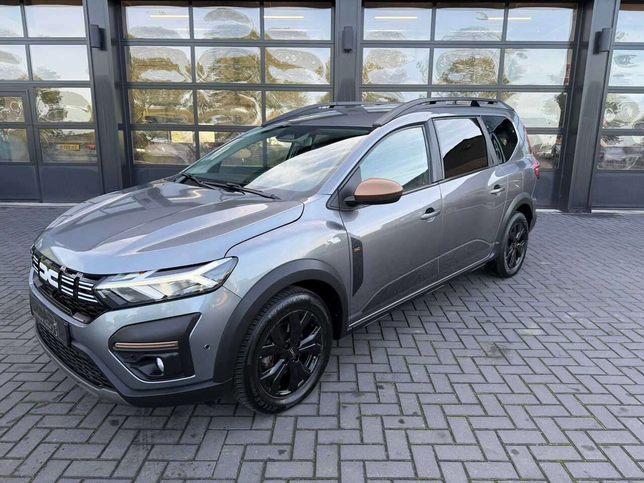 Dacia Jogger - 1.6 Hybrid 140 Extreme 7p automaat - AutoWereld.nl