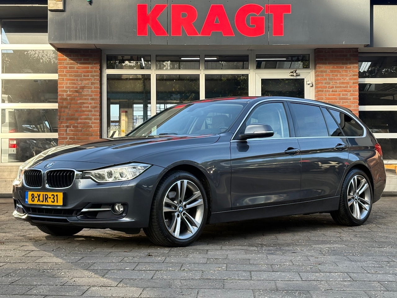 BMW 3-serie Touring - High Executive 320i 184 pk - automaat - leder - LED - zeer compleet! - AutoWereld.nl