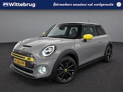 MINI Electric - Essential 33 kWh / Navigatie / Camera / Parkeersensoren achter / Stoelverwarming / Lichtme