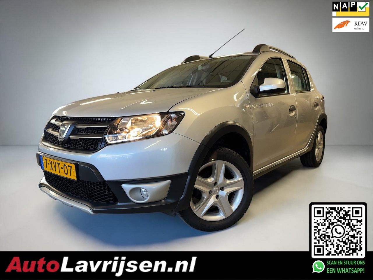 Dacia Sandero Stepway - Lauréate INRUILKOOPJE NL AUTO NAP 74DKM NAVIGATIE CRUISE TREKHAAK + EXTRA SET WINTERWIELEN - AutoWereld.nl