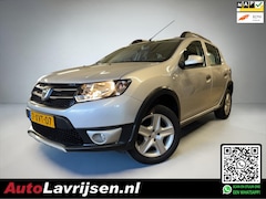 Dacia Sandero Stepway - Lauréate INRUILKOOPJE NL AUTO NAP 74DKM NAVIGATIE CRUISE PDC TREKHAAK + EXTRA SET WINTERWI