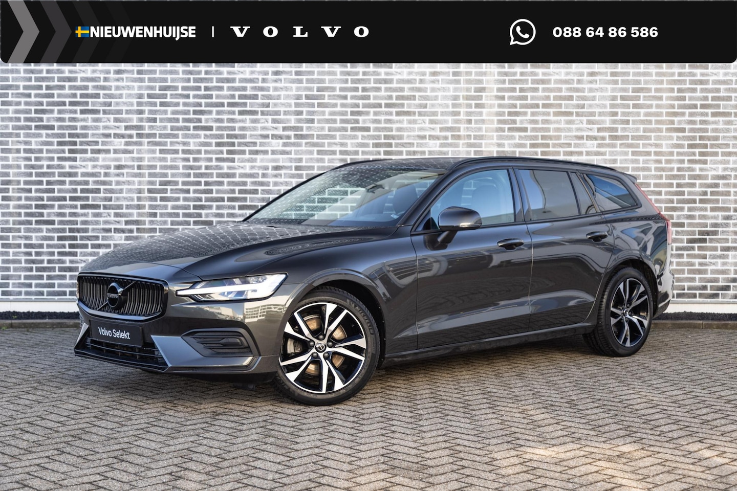 Volvo V60 - B3 aut. Essential Edition | Achteruitrijcamera | Parkeersensoren |  Cruise Control | Navig - AutoWereld.nl