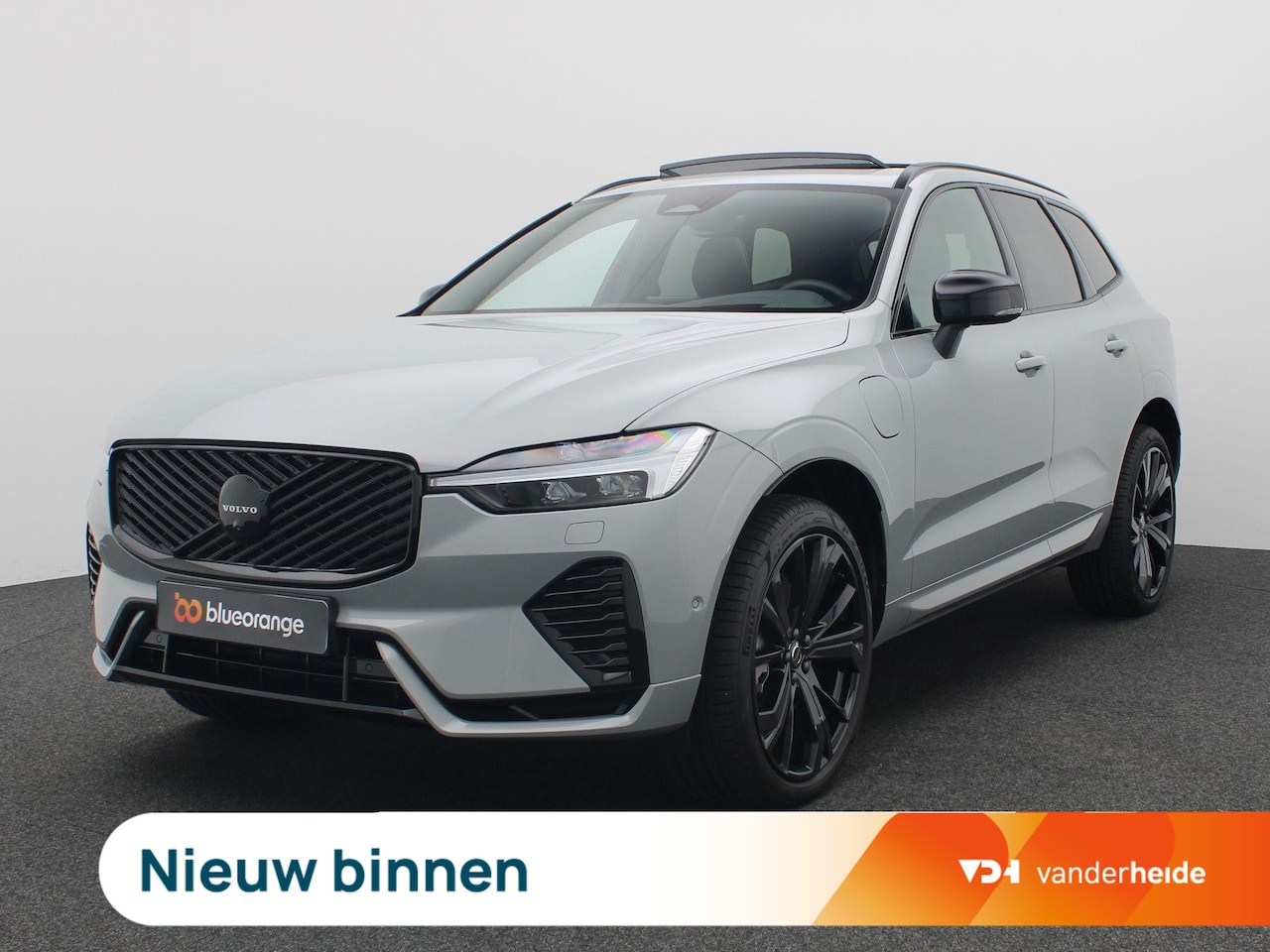 Volvo XC60 - 2.0 T6 Plug-in hybrid AWD Plus Black Edition 355PK Panoramadak, Trekhaak, 21" LM Velgen, H - AutoWereld.nl