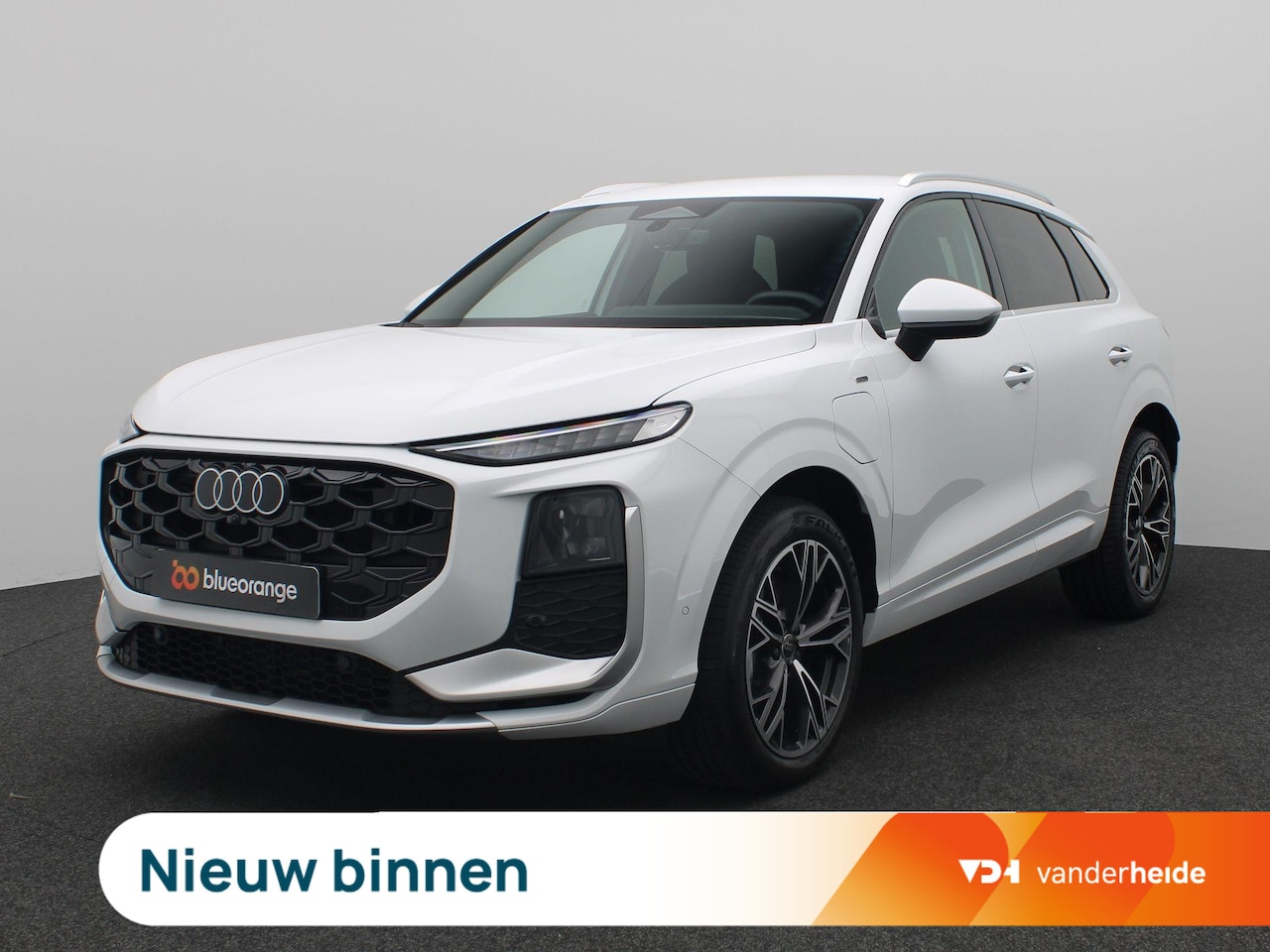 Audi Q3 - 1.5 e-hybrid S edition 272PK S-Tronic S-Line, Trekhaak, Achteruitrijcamera, Side Assist, K - AutoWereld.nl