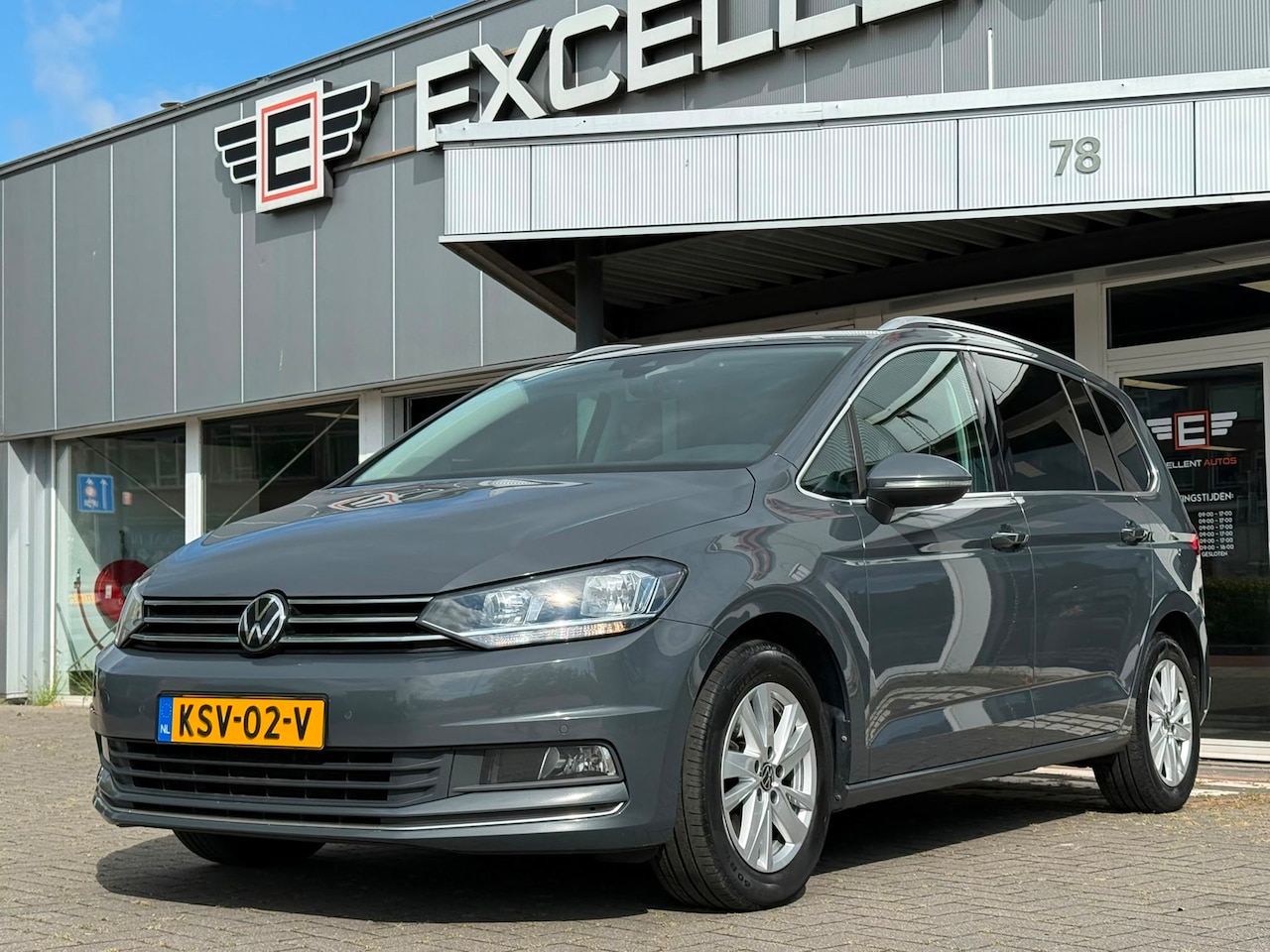 Volkswagen Touran - 1.5 TSI DSG Highline | Navigatie | 7 P - AutoWereld.nl