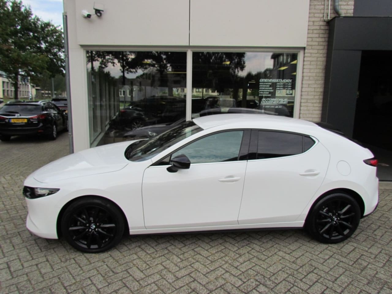 Mazda 3 - 2.0 E-Skyactiv-G 122pk HB5 6AT Homura - AutoWereld.nl