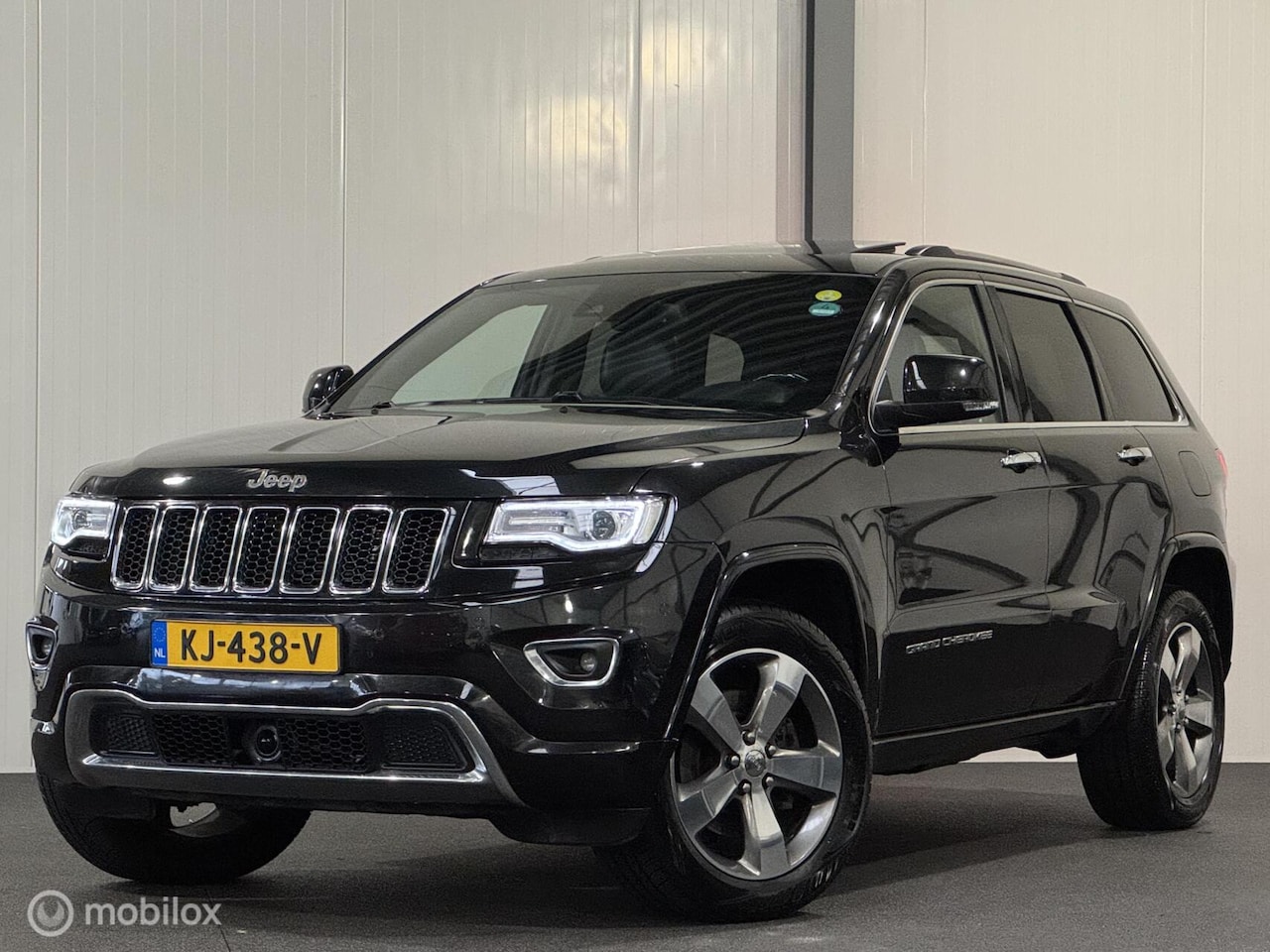 Jeep Grand Cherokee - 3.0 CRD Overland [ NAP 1e eig. trekhaak pano ] - AutoWereld.nl