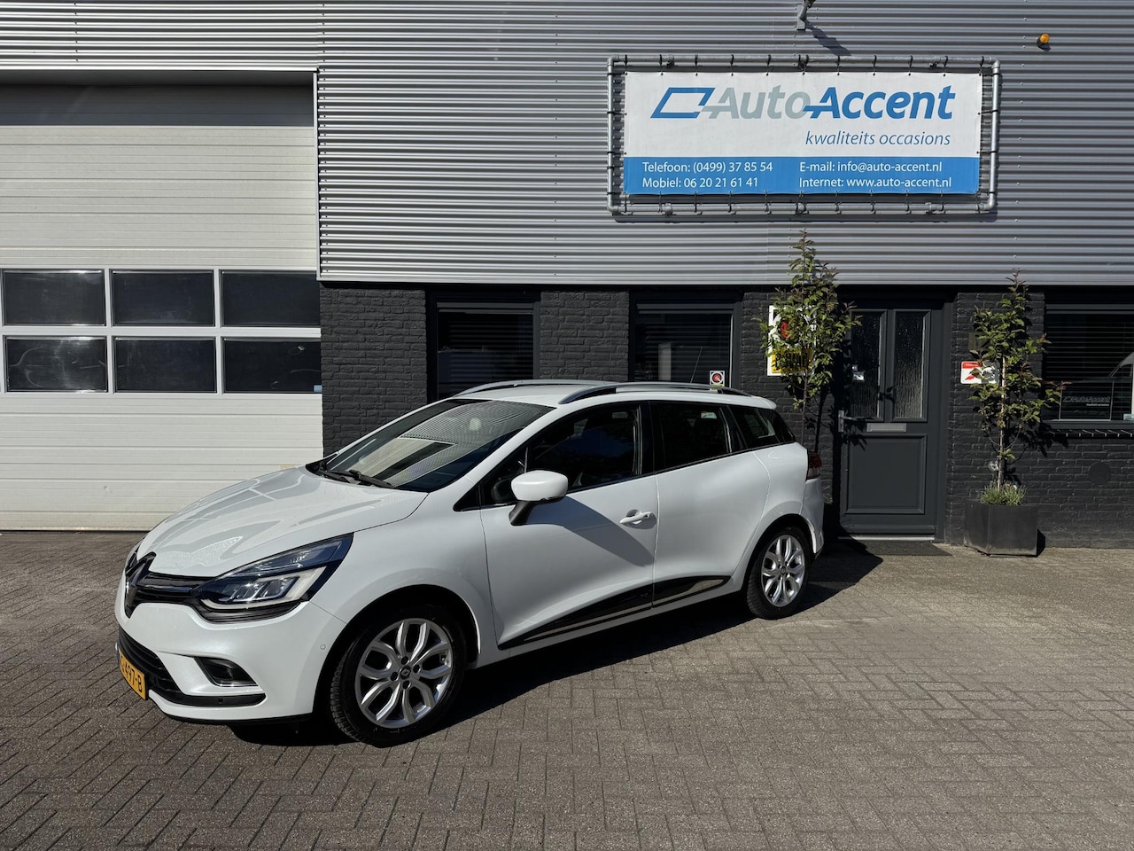 Renault Clio Estate - 0.9 TCe Bose Navi/Camera/LED/Trekhaak/108dkm... - AutoWereld.nl