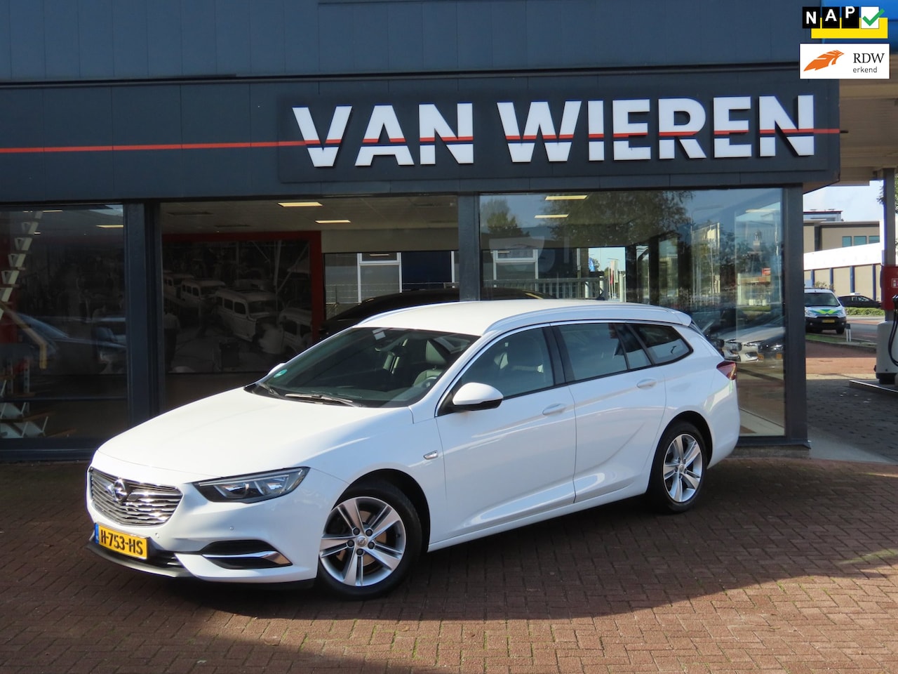 Opel Insignia Sports Tourer - 1.5 Turbo Business Executive 165 PK Automaat Trekhaak Navi Apple PDC NAP - AutoWereld.nl