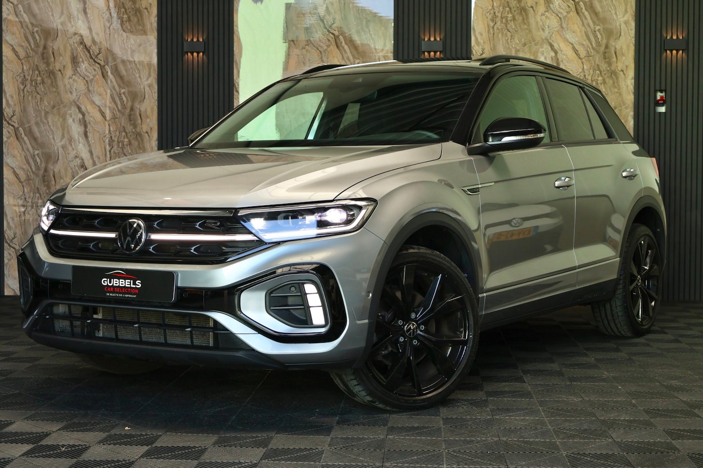 Volkswagen T-Roc - 1.5 TSI 3x R-Line | Pano | Memory |Leer | Cam | BTW - AutoWereld.nl