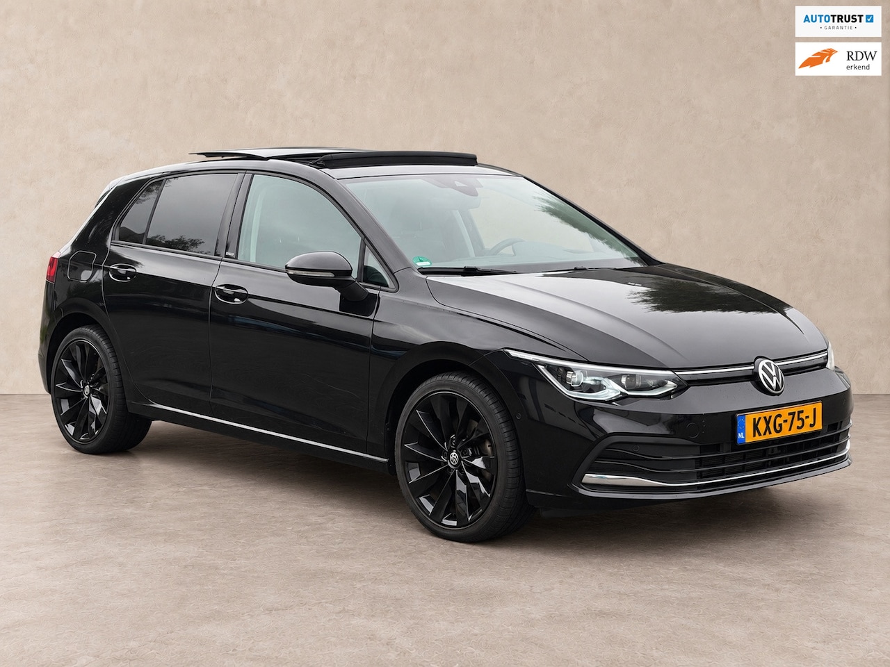 Volkswagen Golf Variant - 1.5 eTSI R-Line+Panorama+ST.Vervarming+DealerOnderhouden - AutoWereld.nl