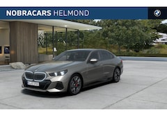 BMW 5-serie - 530e M Sport Automaat / Panoramadak / Trekhaak / Comfortstoelen / Adaptieve LED / Parking