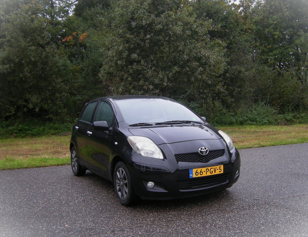Toyota Yaris - 1.3 VVTi Aspiration . 5 Deurs . Airco . LMV . Spoiler . Trekhaak . enz - AutoWereld.nl