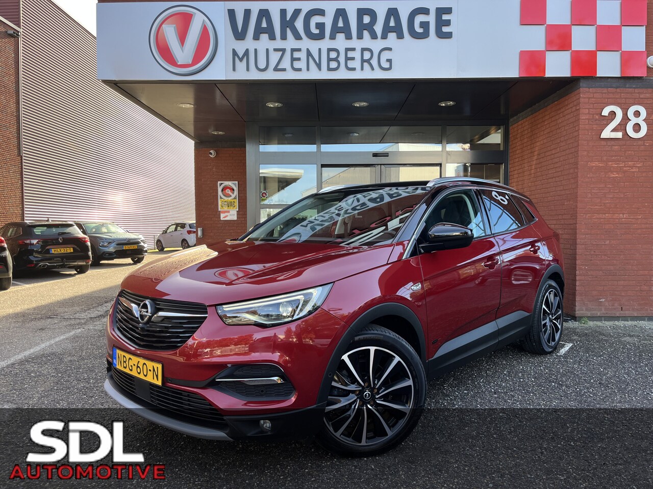 Opel Grandland X - 1.6 Turbo Hybrid Ultimate // TREKHAAK // NAVI // CRUISE // CLIMA // CAMERA // MEMORY SEATS - AutoWereld.nl