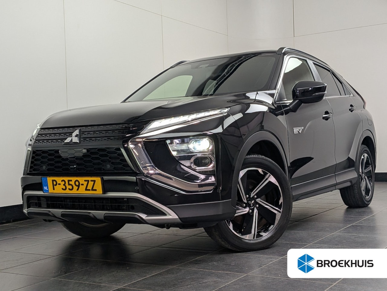 Mitsubishi Eclipse Cross - 2.4 PHEV Intense+ l Camera l Navigatie l Cr Control l Stoelverwarming l Half Leder l 18" l - AutoWereld.nl
