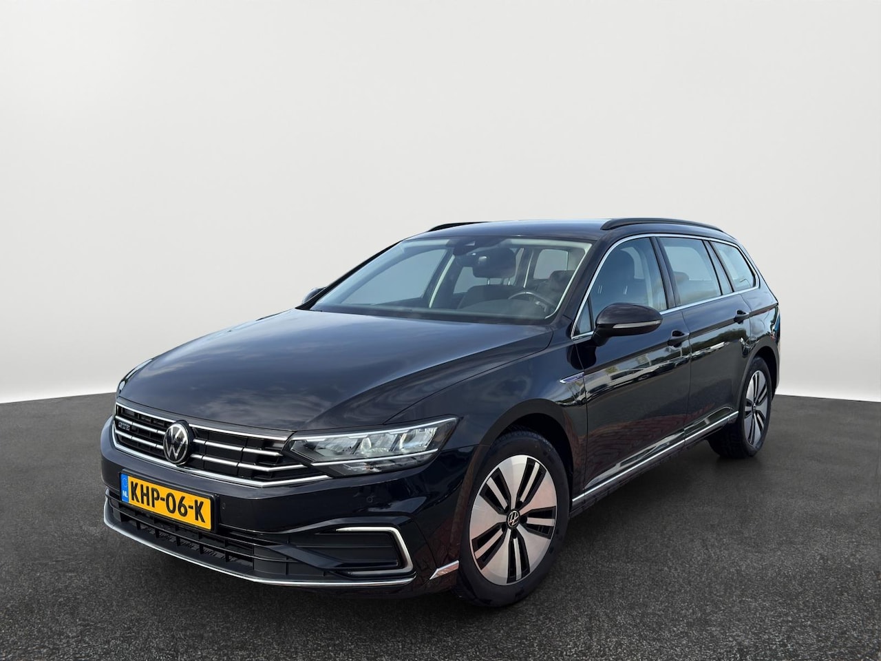 Volkswagen Passat Variant - 1.4 TSI PHEV GTE Business | Trekhaak | Lane assist | A.camera | 204 Pk | App connect | - AutoWereld.nl